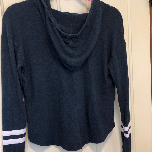 Blue light sweatshirt - Picture 3 of 3